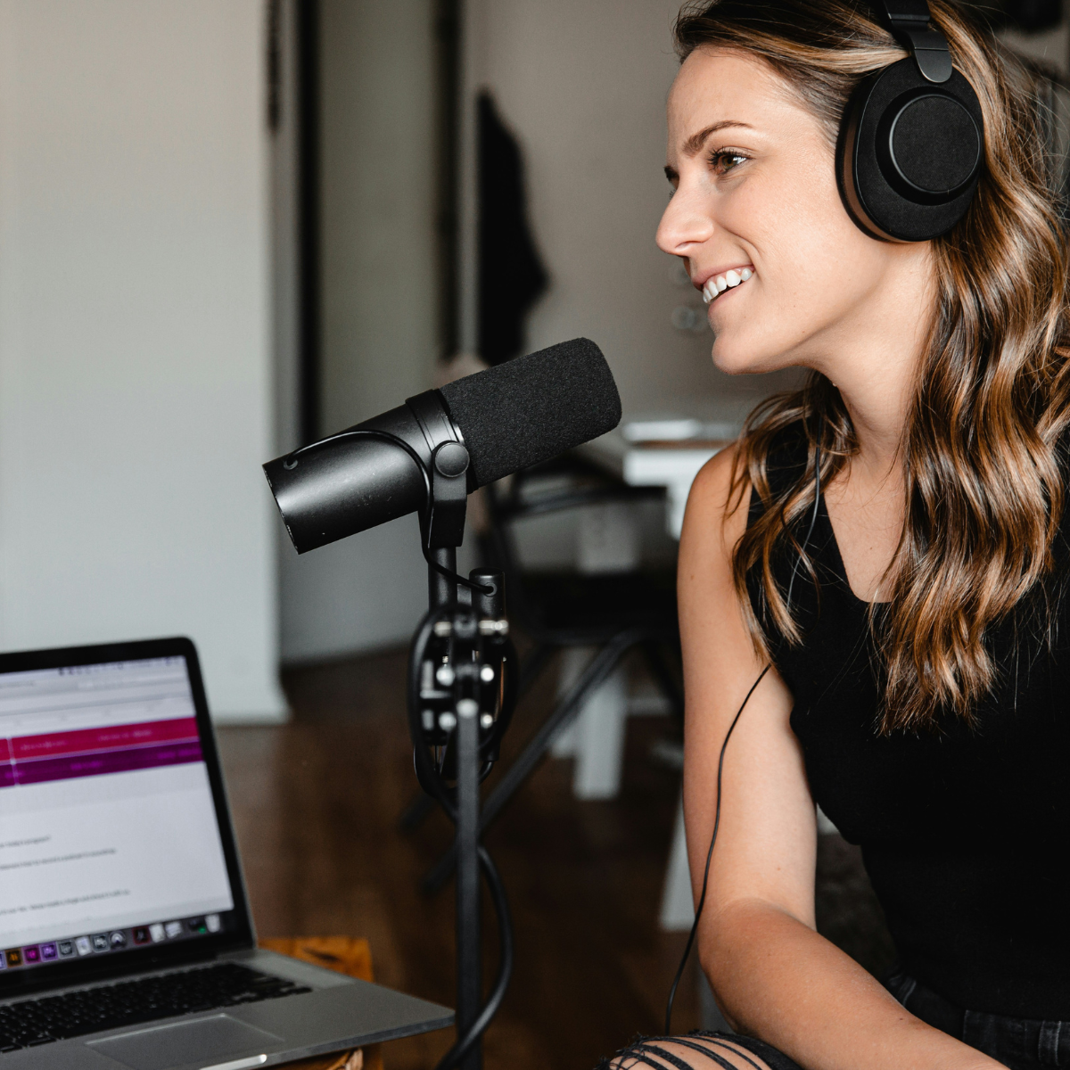 A women with a podcast microphone